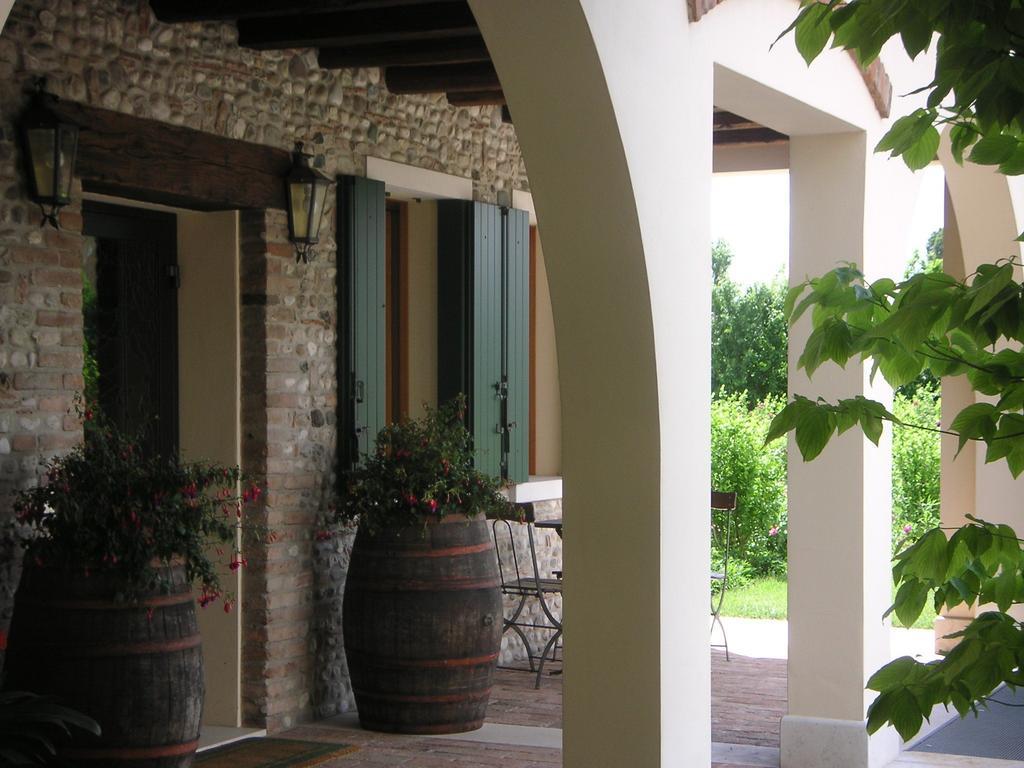Agriturismo Due Torri Монтебеллуна Номер фото