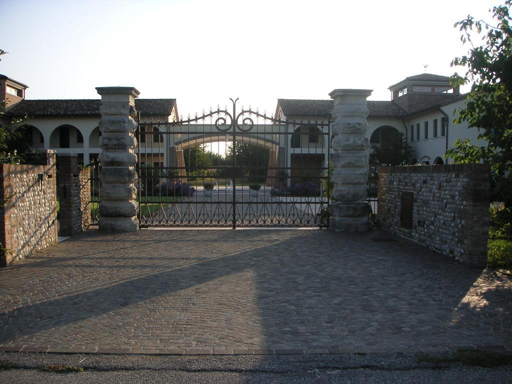 Agriturismo Due Torri Монтебеллуна Экстерьер фото