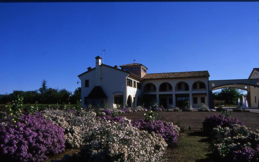 Agriturismo Due Torri Монтебеллуна Экстерьер фото